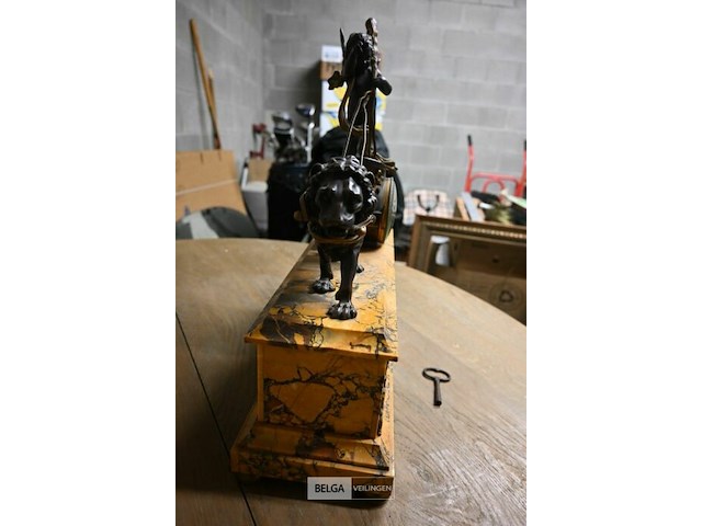 Prachtige antieke klok op marmeren voet - afbeelding 2 van  8