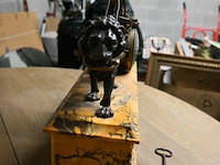 Prachtige antieke klok op marmeren voet - afbeelding 2 van  8