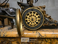 Prachtige antieke klok op marmeren voet - afbeelding 5 van  8