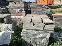 Prachtige parkeerplaats bestrating - afbeelding 18 van  48