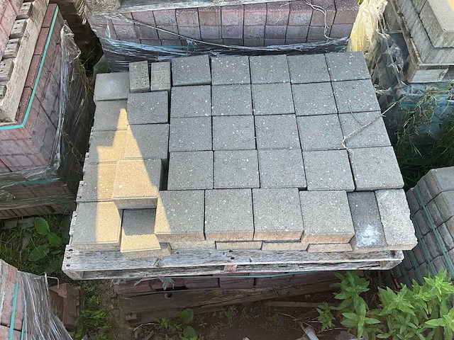 Prachtige parkeerplaats bestrating - afbeelding 23 van  48