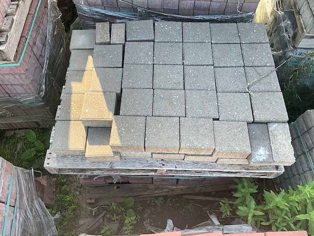 Prachtige parkeerplaats bestrating - afbeelding 24 van  48