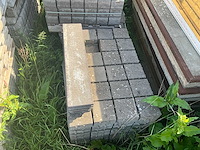 Prachtige parkeerplaats bestrating - afbeelding 30 van  48