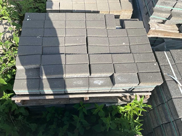 Prachtige parkeerplaats bestrating - afbeelding 11 van  27