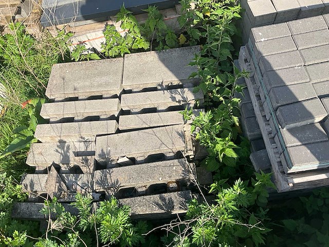 Prachtige parkeerplaats bestrating - afbeelding 13 van  27