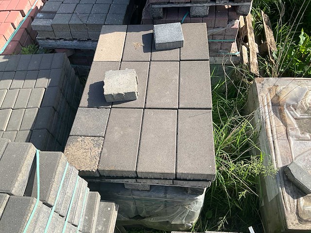 Prachtige parkeerplaats bestrating - afbeelding 16 van  27