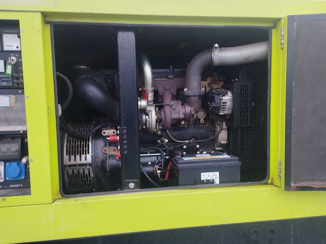 Pramac gsw65 60kva stroomgenerator - afbeelding 3 van  3