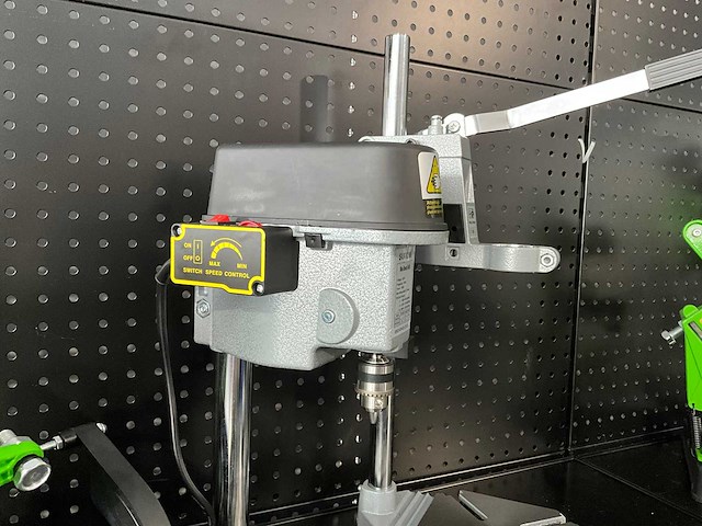 Precisie kolomboormachine voor modelbouw en details - afbeelding 3 van  6
