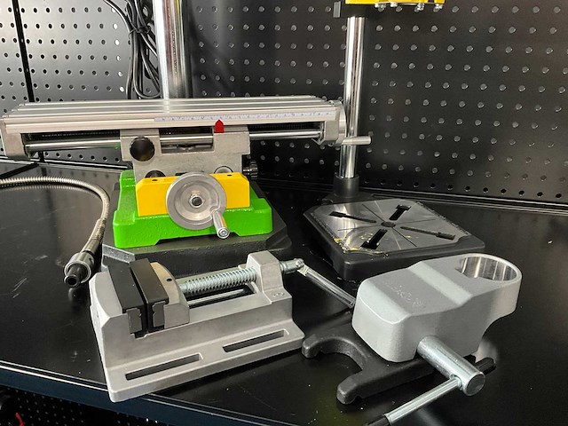 Precisie kolomboormachine voor modelbouw en details - afbeelding 3 van  7