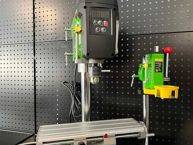 Precisie kolomboormachine voor modelbouw en details - afbeelding 4 van  7