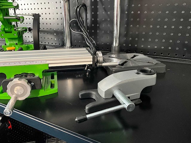Precisie kolomboormachine voor modelbouw en details - afbeelding 7 van  8