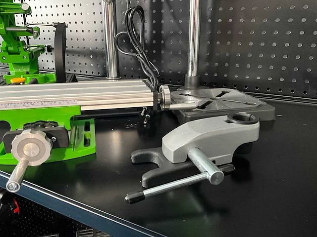 Precisie kolomboormachine voor modelbouw en details - afbeelding 7 van  8