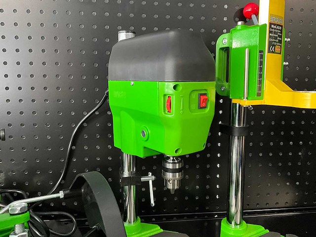 Precisie kolomboormachine voor modelbouw en details - afbeelding 10 van  11