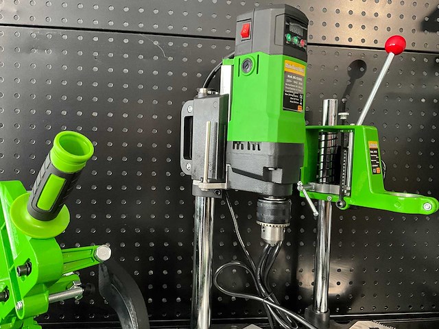 Precisie kolomboormachine voor modelbouw en details - afbeelding 4 van  8