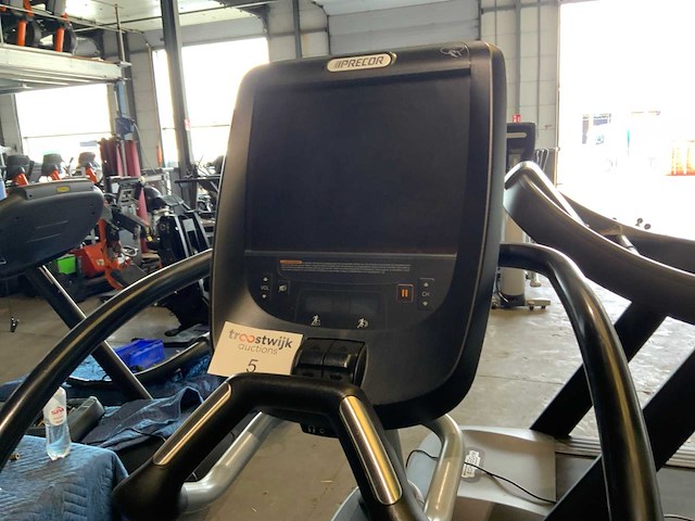 Precor 885 p82 efx crossramp crosstrainer - afbeelding 3 van  5