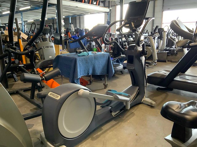 Precor 885 p82 efx crossramp crosstrainer - afbeelding 4 van  5