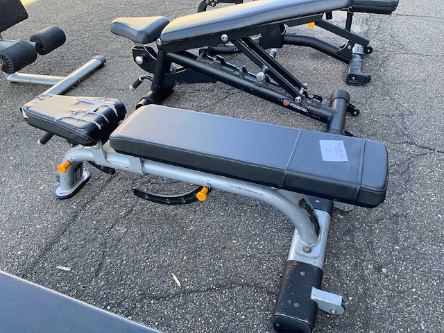 Precor adjustable bench krachtstation - afbeelding 3 van  4