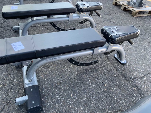 Precor adjustable bench krachtstation - afbeelding 1 van  2