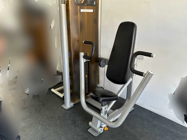 Precor chest press multigym - afbeelding 1 van  4