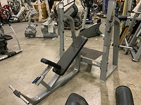 Precor icarian incline bench krachtstation