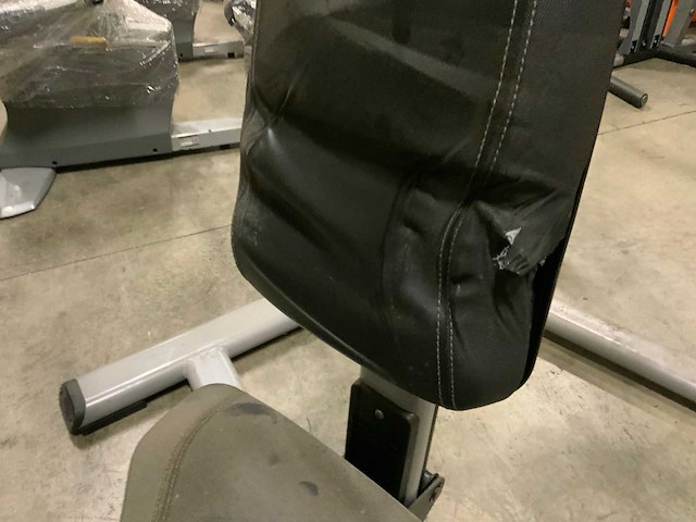 Precor plate loaded shoulderpress krachtstation - afbeelding 4 van  6