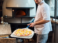 Premium rechthoekige pizza peel - azzurra - aluminium - 330x330mm - geperforeerd - 60cm handvat - afbeelding 1 van  7