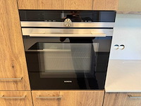 Premium schüller designkeuken met kookeiland, silestone werkblad en siemens-inbouwtoestellen - afbeelding 2 van  14