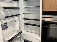 Premium schüller designkeuken met kookeiland, silestone werkblad en siemens-inbouwtoestellen - afbeelding 3 van  14