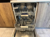 Premium schüller designkeuken met kookeiland, silestone werkblad en siemens-inbouwtoestellen - afbeelding 4 van  14