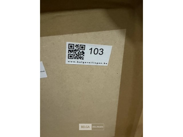 Prentkunst hand met bloemen - afbeelding 2 van  2