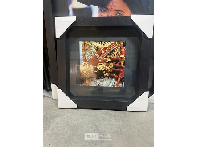 Prentkunst hand met goud - afbeelding 1 van  2