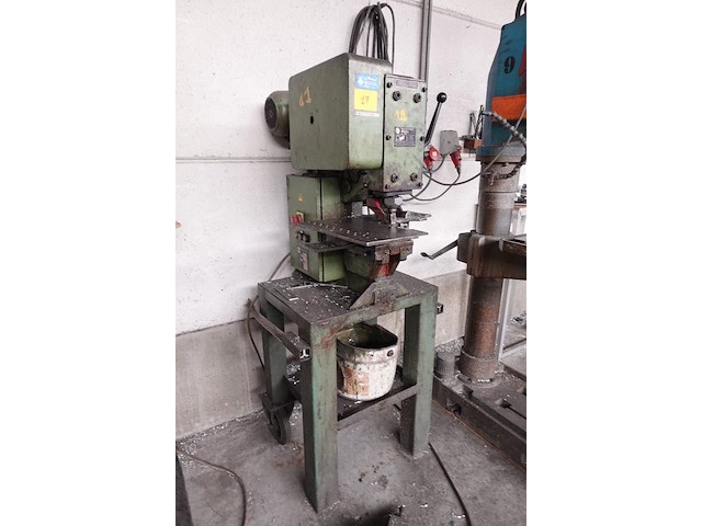 Pres mubea - afbeelding 3 van  10