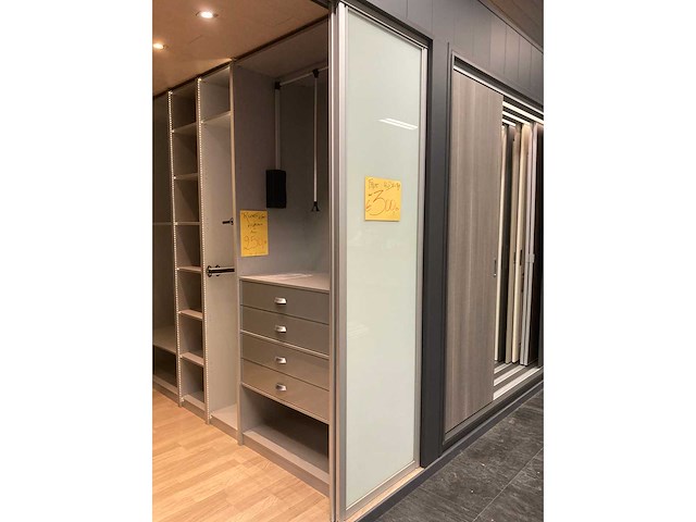 Presentatie blok mat alle inhoud (dressigs en schuifdeuren) - afbeelding 18 van  51