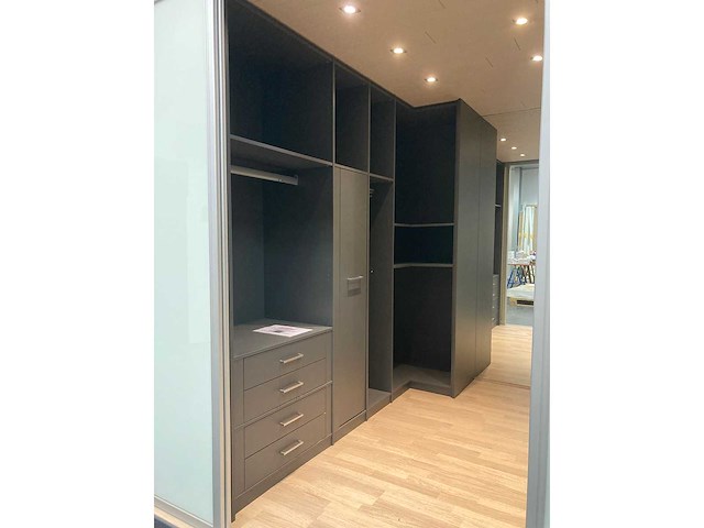 Presentatie blok mat alle inhoud (dressigs en schuifdeuren) - afbeelding 21 van  51