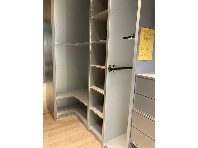 Presentatie blok mat alle inhoud (dressigs en schuifdeuren) - afbeelding 25 van  51