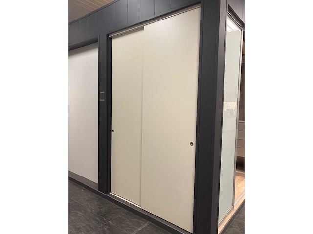 Presentatie blok mat alle inhoud (dressigs en schuifdeuren) - afbeelding 37 van  51