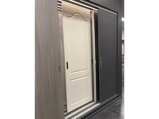 Presentatie blok mat alle inhoud (dressigs en schuifdeuren) - afbeelding 48 van  51