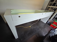 Presentatie toonbank met verlichting - afbeelding 3 van  8