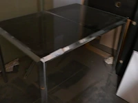 Presentatiekast + metalen tafel met glazen blad - afbeelding 3 van  4
