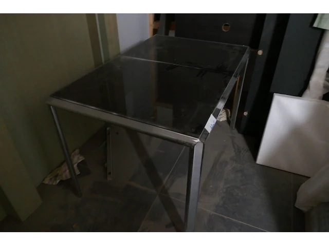 Presentatiekast + metalen tafel met glazen blad - afbeelding 4 van  4