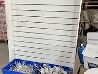 Presentatierek en 2 bakken inh. haken