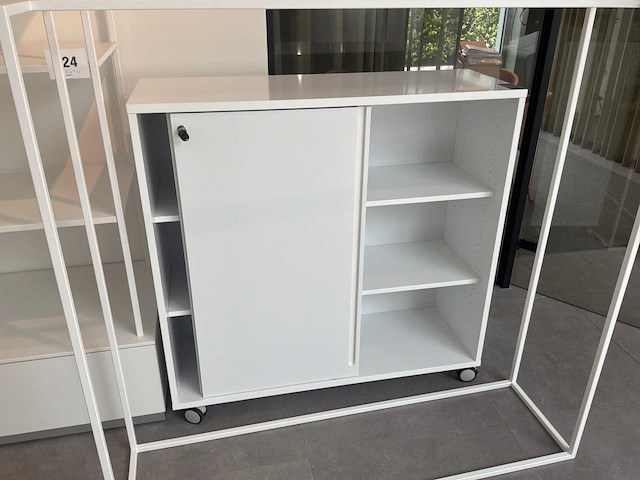 Presentatierek en kast - afbeelding 2 van  3