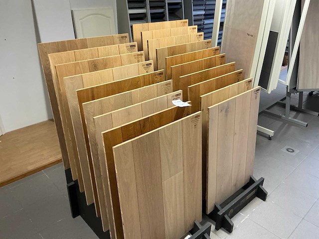 Presentatierek met stalen parket (2x) - afbeelding 1 van  2