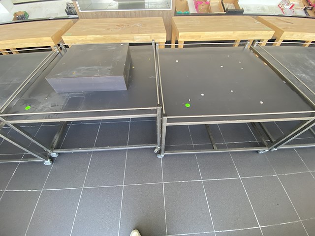 Presentatietafels op wielen (2st) - afbeelding 1 van  4