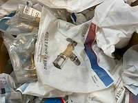 Press-alu partij installatiemateriaal en kranen - afbeelding 4 van  9