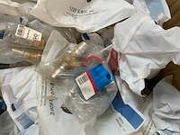 Press-alu partij installatiemateriaal en kranen - afbeelding 5 van  9