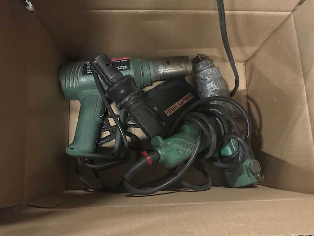 Pressmachine, slagmoersleutel en heteluchtpistool - afbeelding 2 van  5