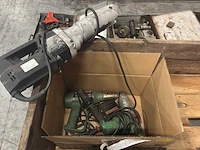 Pressmachine, slagmoersleutel en heteluchtpistool