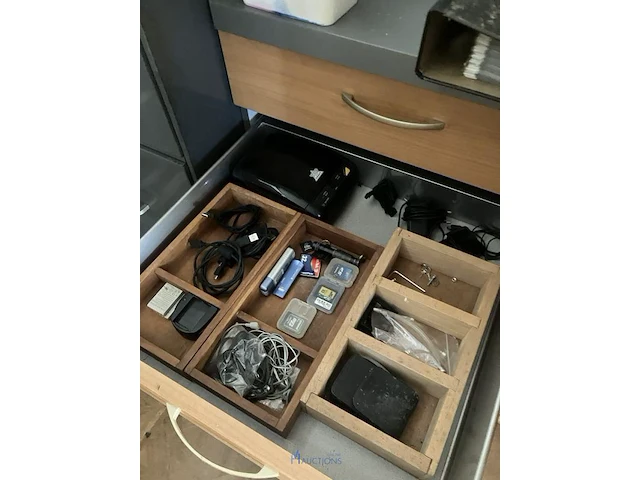 Privé inboedel - afbeelding 180 van  235
