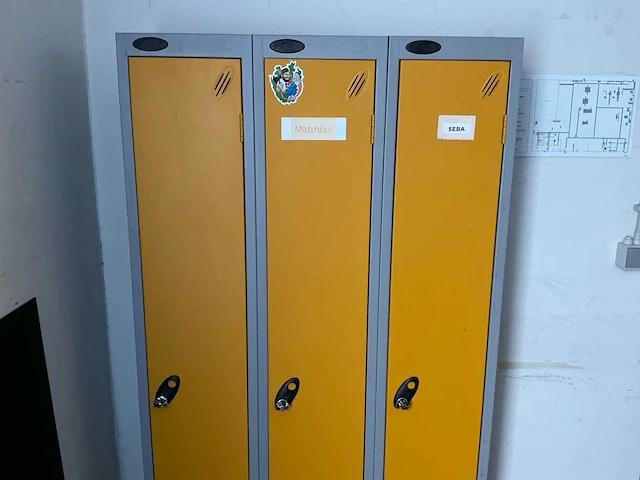 Probe 3-deurs lockerkast (3x) - afbeelding 1 van  7